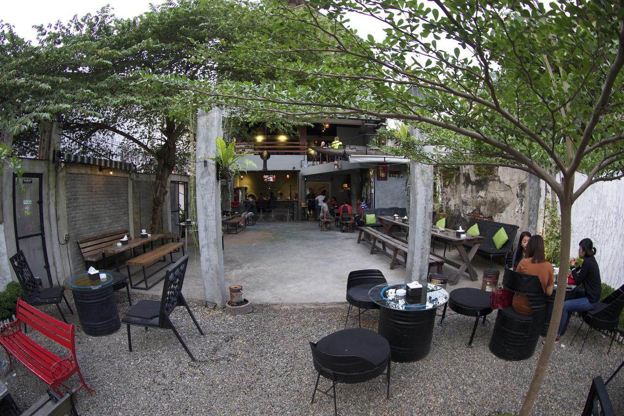 Bat & Arrow Hotel